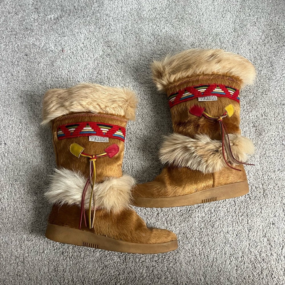Vintage Tecnica Fur Trimmed Boots with Red and Tan Accents and fringe detailing